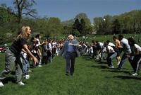 Picnic_game_egg_toss