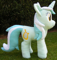 Lyra Plushie