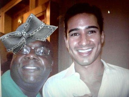 mario-lopez-giving-resepct-to-the-hat-30452-1233062442-8.jpg