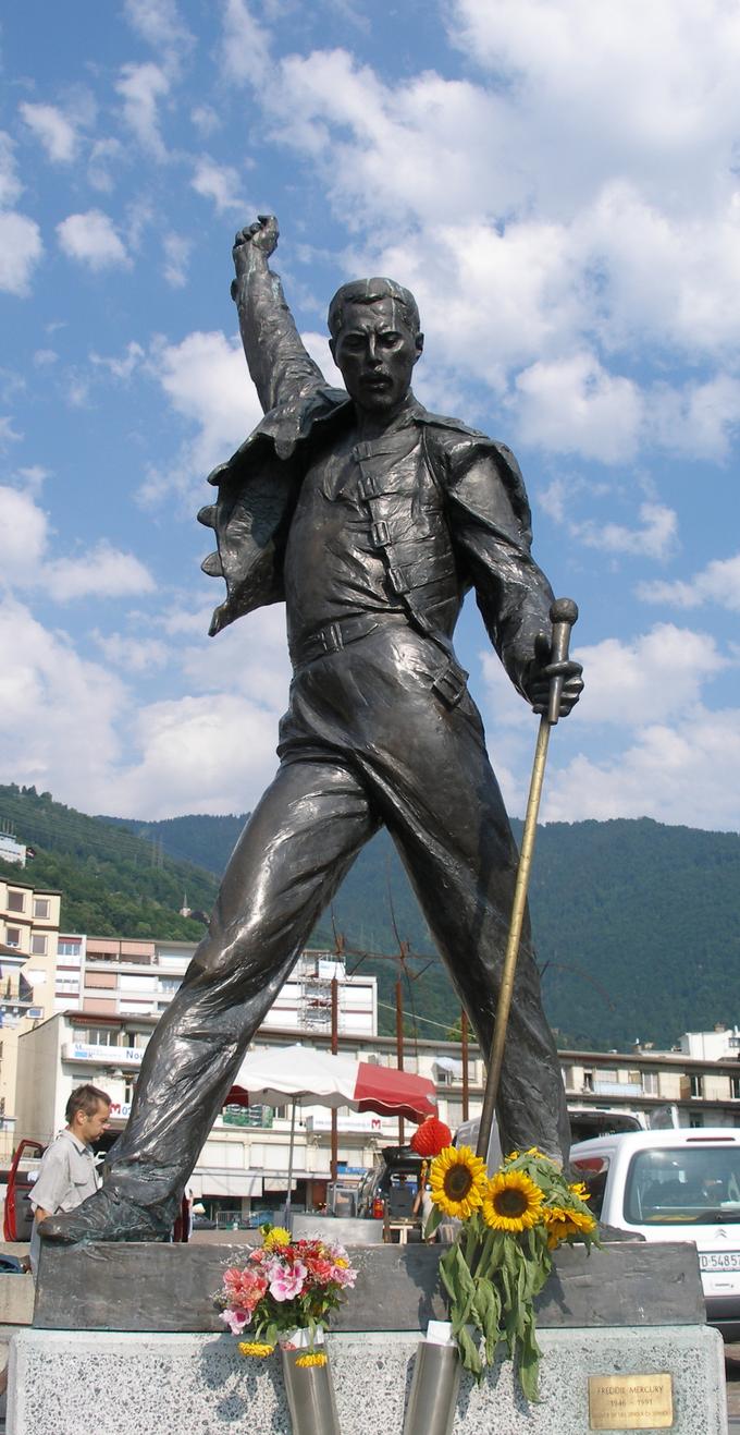 Freddy_Mercury_Statue_Montreux.jpg